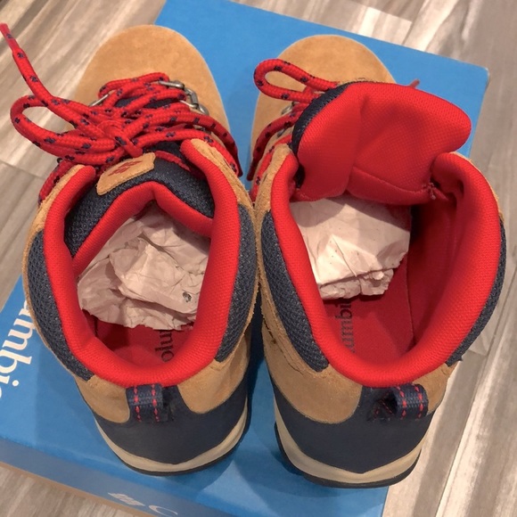 ❤️🐻💙Columbia Hiking Boots - Waterproof 💦 Size: 4Y or 6W🥾 worn once! - Picture 8 of 12
